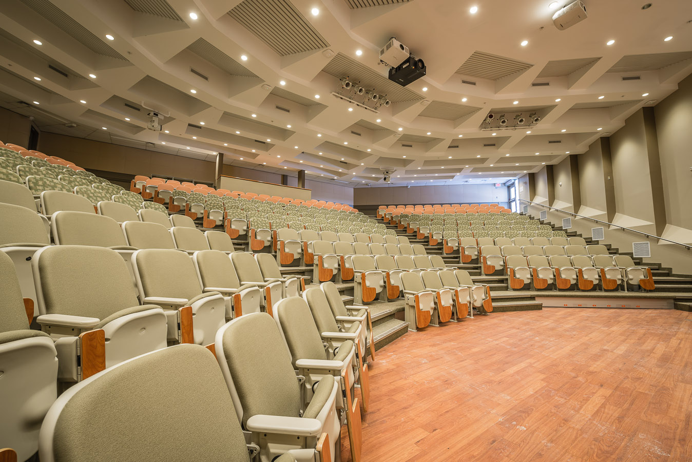 FANSHAWE COLLEGE – D1060 LECTURE ROOM